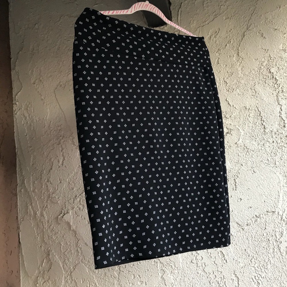 Black and White LuLaRoe Cassie Pencil skirt